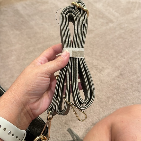 Mia K. Farrow Large Pewter Tote with Matching Wallet/Wristlet - Picture 5 of 7